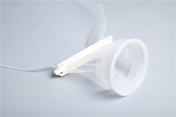 Single use powder transfer bag