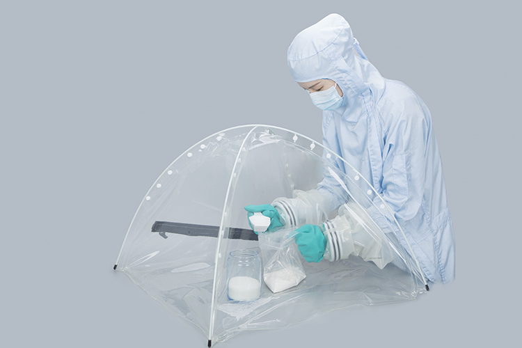 Aseptic processing isolator